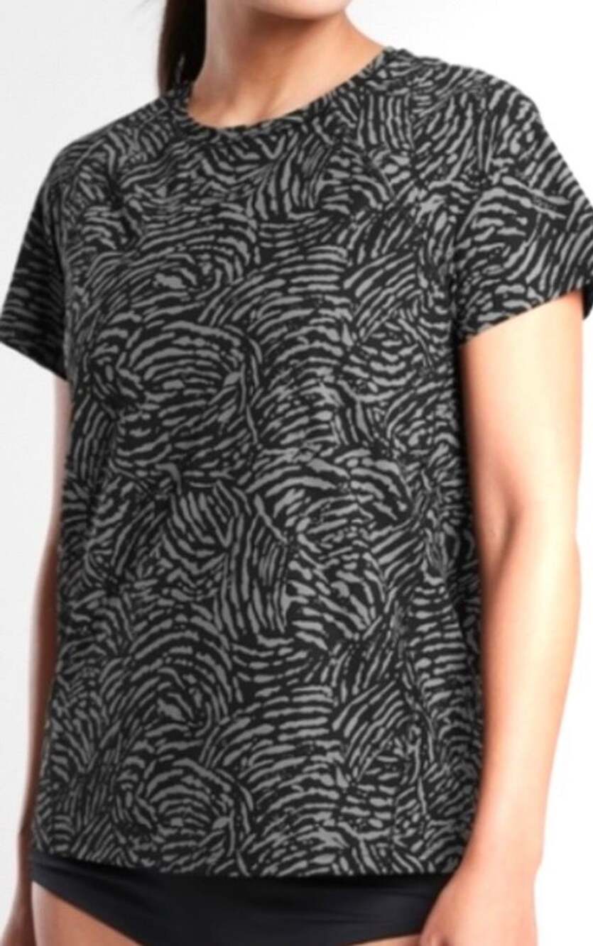 Athleta Ultimate Printed Train Tee Size XL Animal Print NWT Green Black